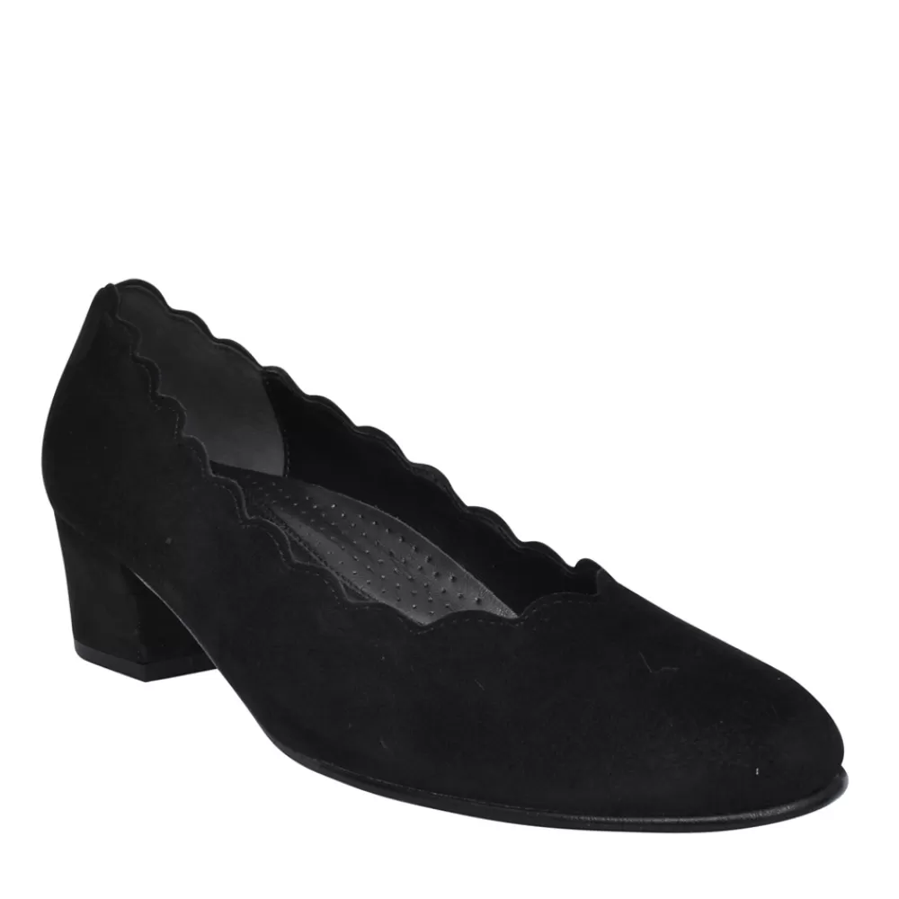Ladies GABOR Ladies 92.221 Court Shoe In Black